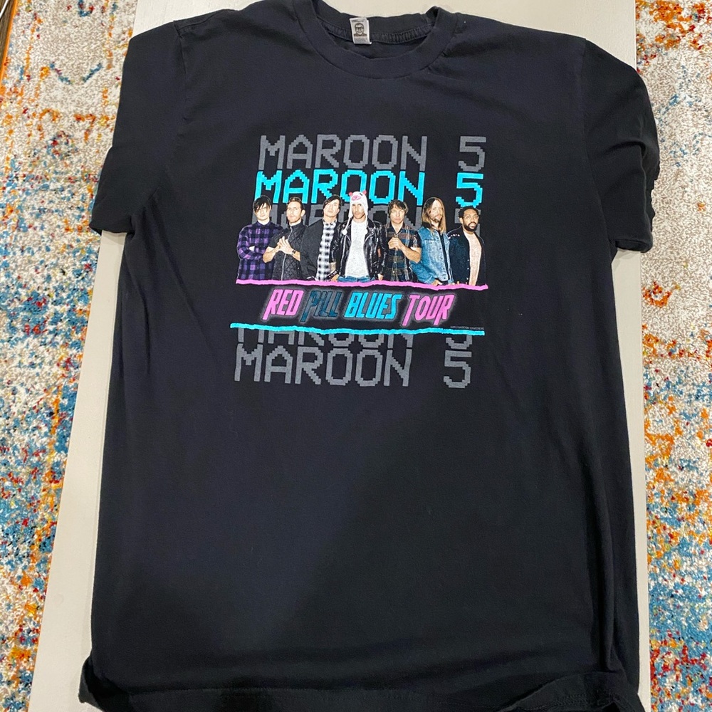 Maroon 5 “Red Pill Blues” Tour shirt Women’s Large